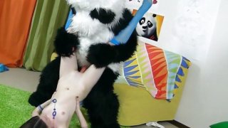 深夜极品高端外围，第二场拿出开档黑丝，翘起屁股舔逼对着镜头，深插打桩表情一脸享受